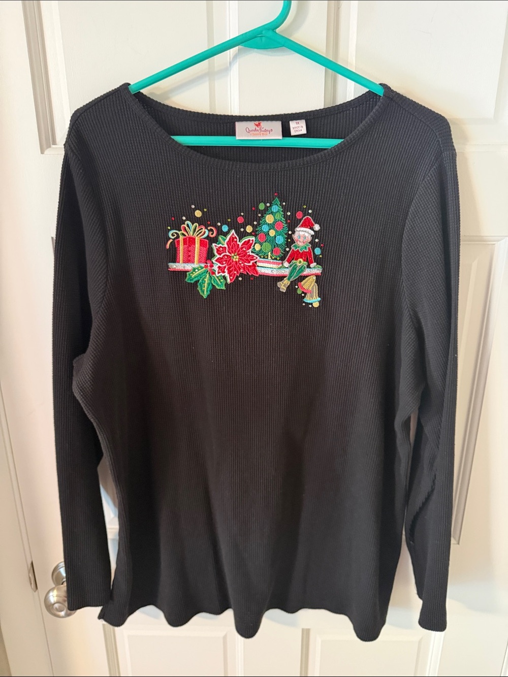 Quacker Factory Black Waffle Knit
Embroidered Elf Christmas Top Size 1X